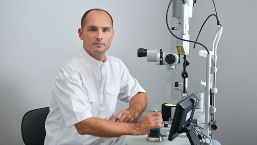 Офтальмолог Андрій Євтушенко оперує найскладніші патології в клініці професора Сергієнка 